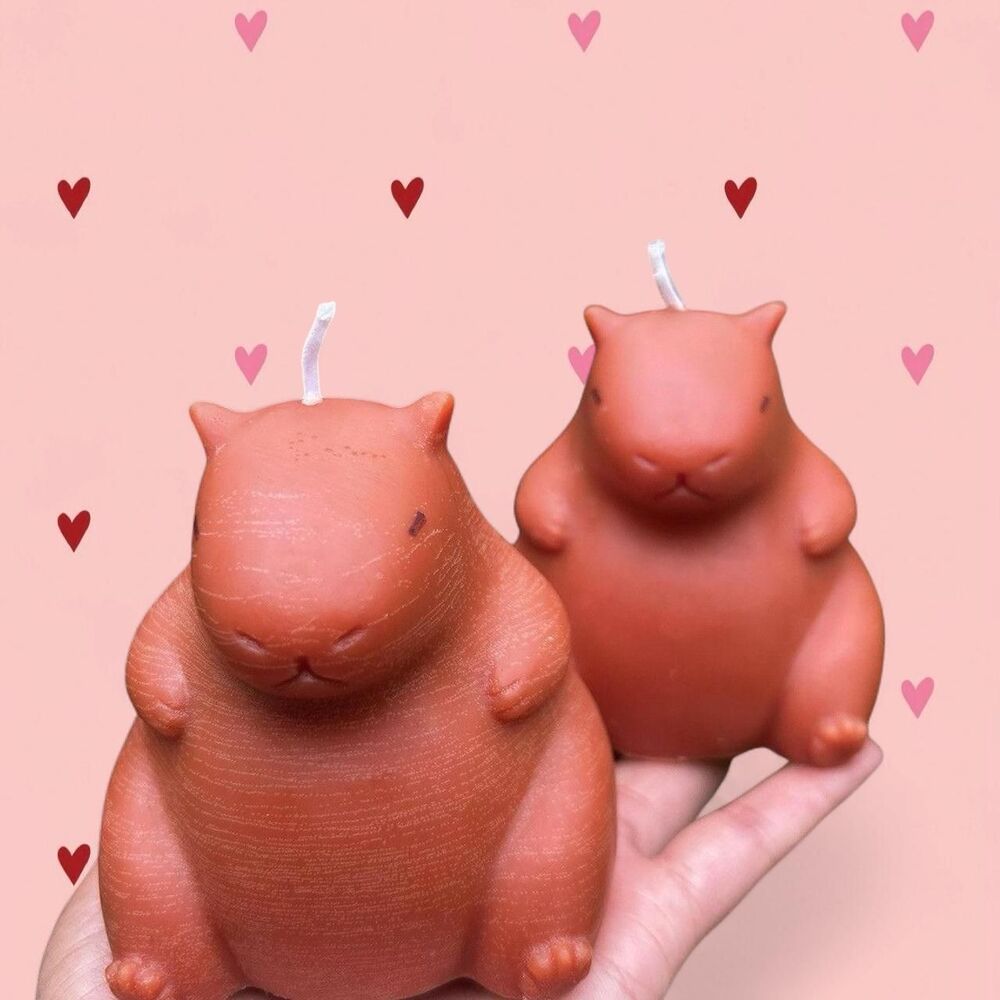 Capybara Candle - Picture 2 of 8